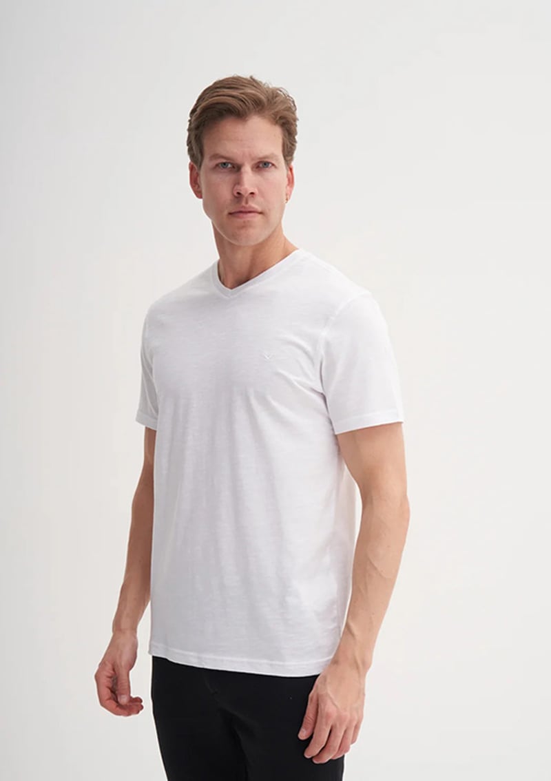 25Yceeo04601 Erkek Beyaz V Yaka T-shirt