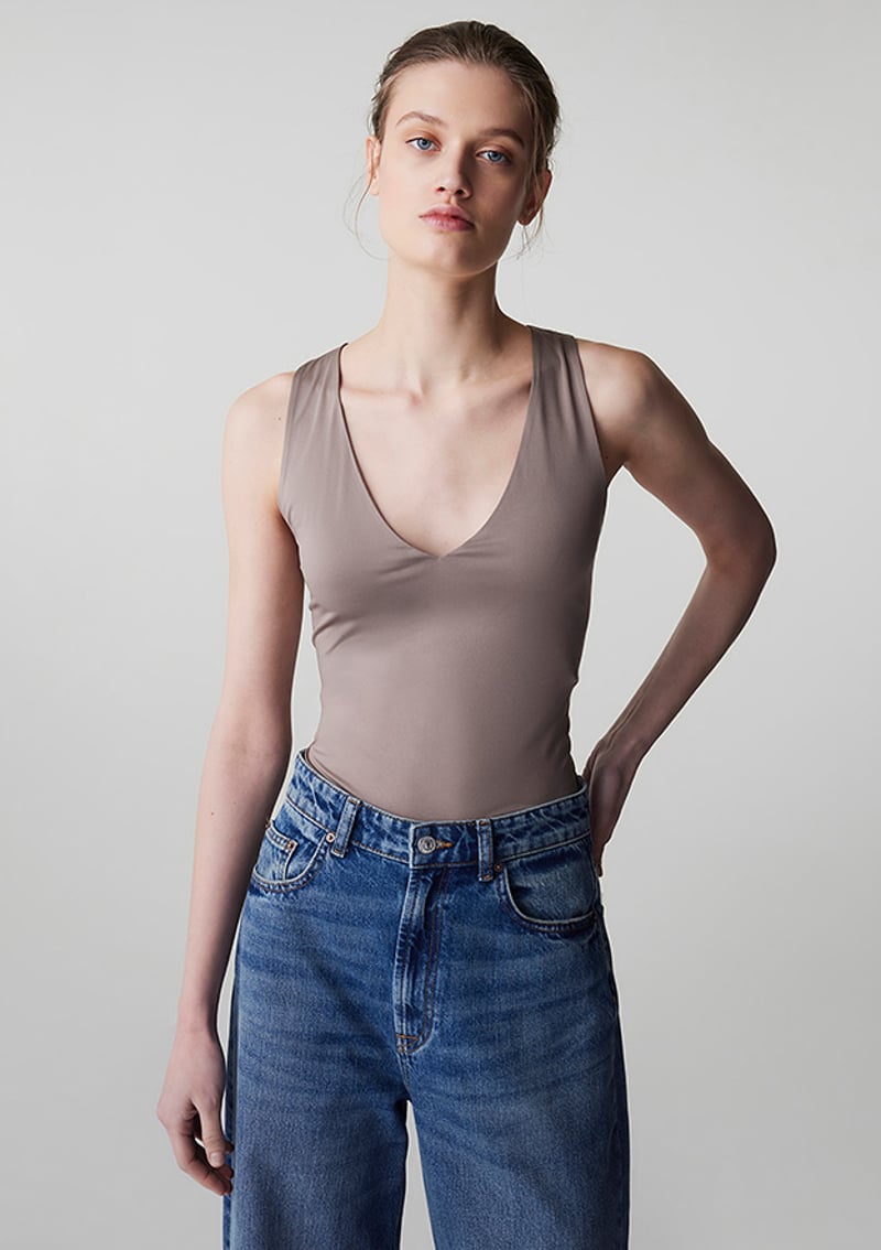 Is1260070100 Kadın Bej V Yaka T-shirt